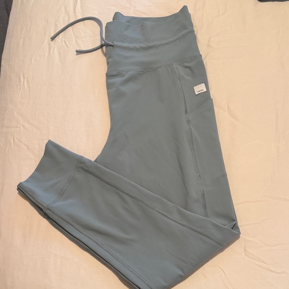 Vuori Women's Leggings in Soft Blue